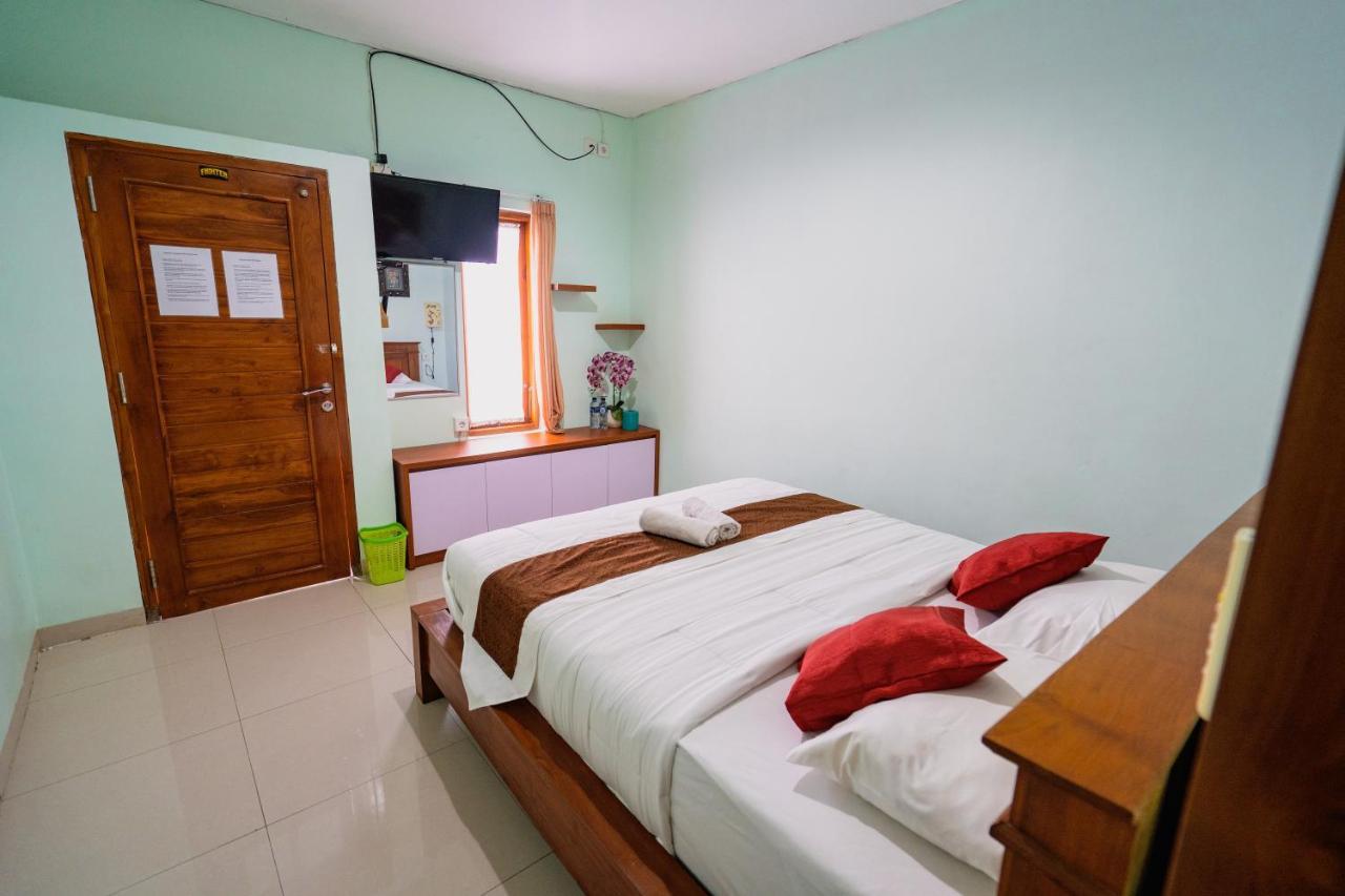 Guesthouse Cempaka Putih Seminyak Exterior foto